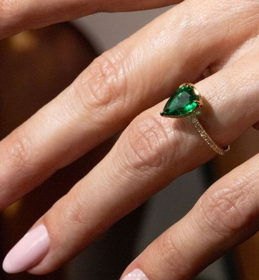 Emerald fashion ring